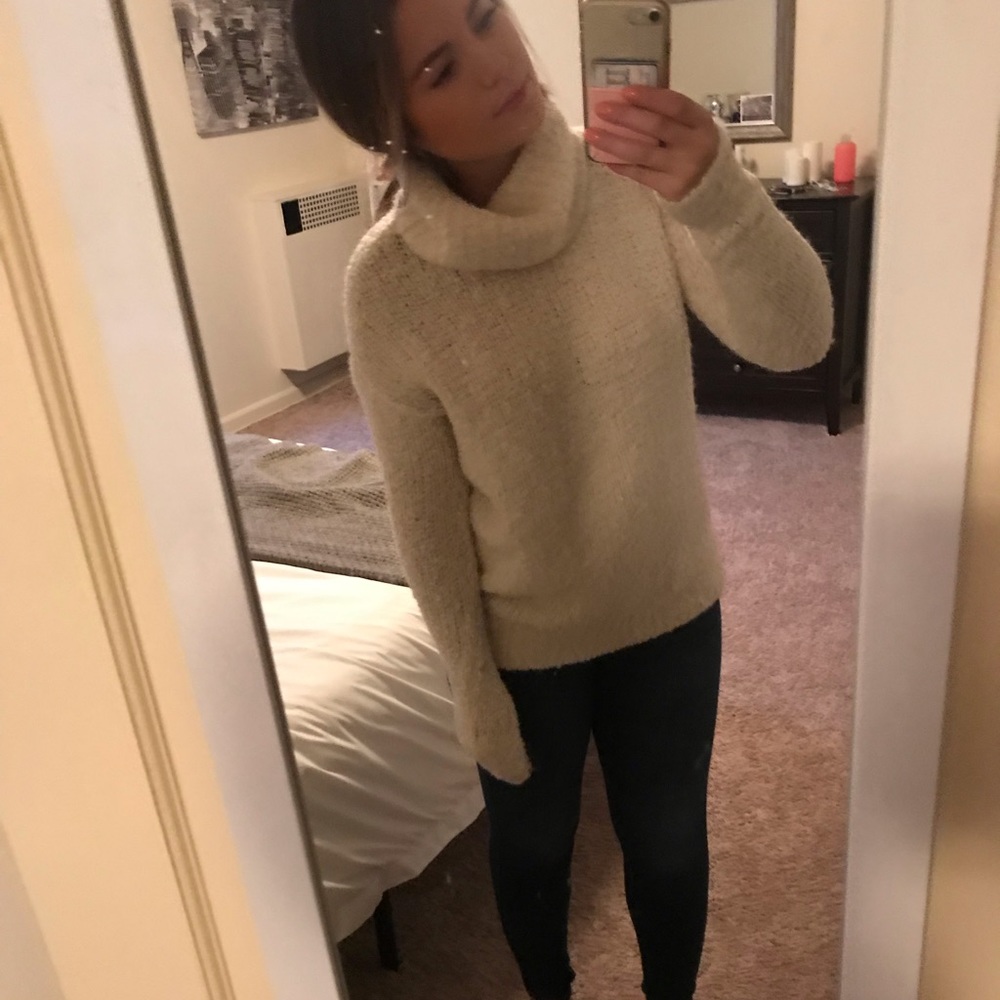 Cream/Off-White Chunky Turtleneck Sweater